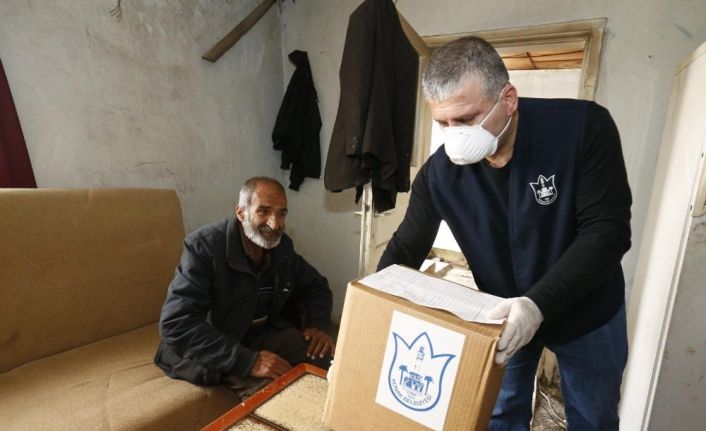 Konak, bakıma muhtaçlara el uzatıyor