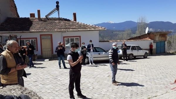 Korona virüs Covid-19’dan kurtulmak için kurban kesip dua ettiler