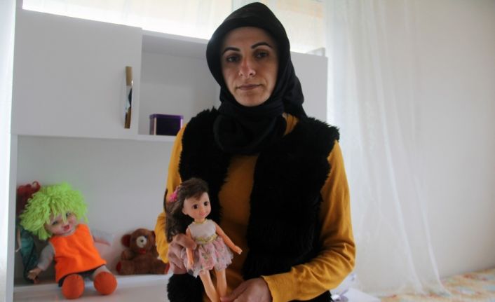 Korona virüs salgını tedbirleri nedeniyle çocuklarını göremeyen anne yetkililerden yardım istedi