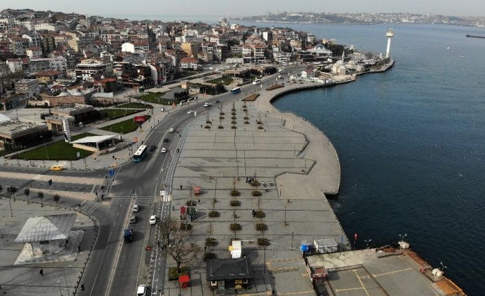 Korona virüs sonrası sessizliğe bürünen Üsküdan Meydanı havadan görüntülendi