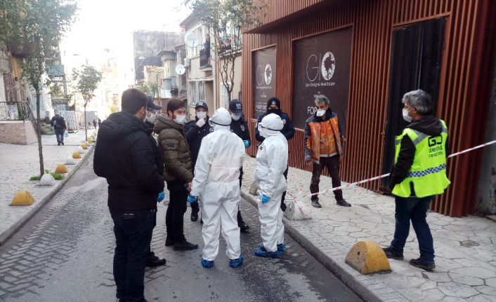 Korona virüs şüphesi bulunan şahıs kaçmaya çalıştı, polis ekipleri inşaata kilitledi