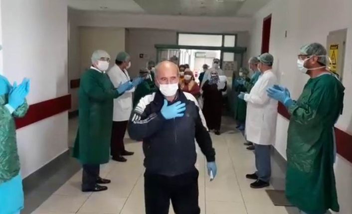 Korona virüsü yendiler alkışlarla taburcu oldular