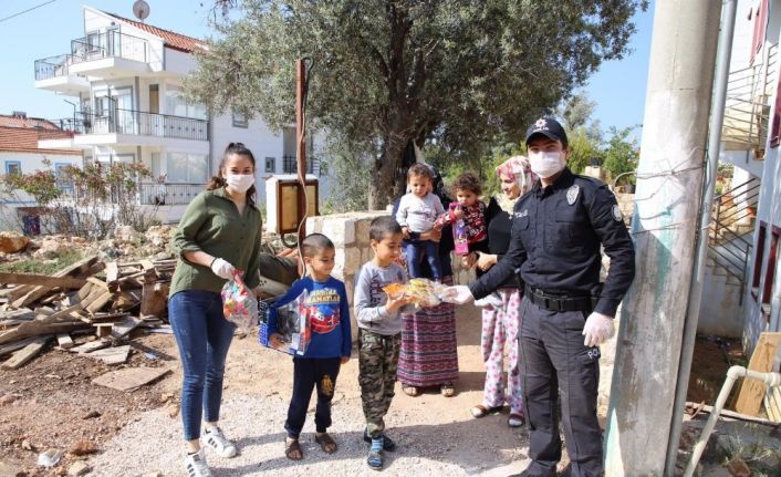 Korona virüsün giremediği turizmin gözbebeği ilçede 23 Nisan, çocuk şarkılarıyla kutlandı