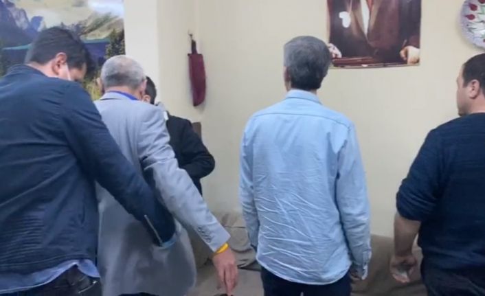 Kütahya’da kumar oynayan 14 kişiye toplam 44 bin 100 liralık ’Sosyal mesafe’ cezası