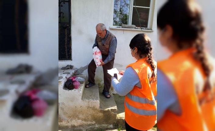 Kuyucaklı yaşlı çift kampanyaya bağışta bulundu