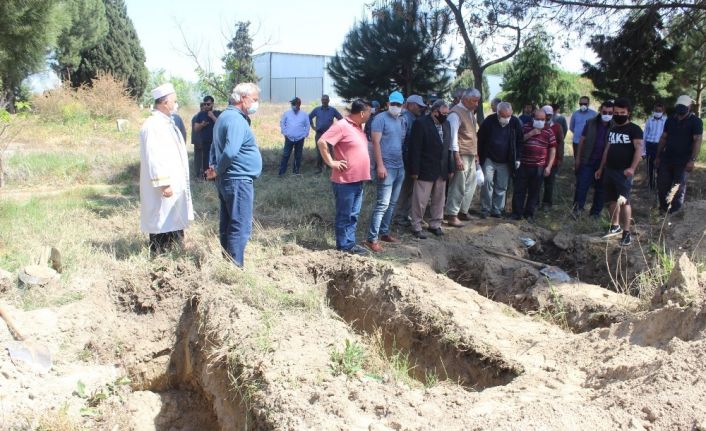 Mera kavgasında öldürülen anne, baba ve iki oğlu yan yana defnedildi