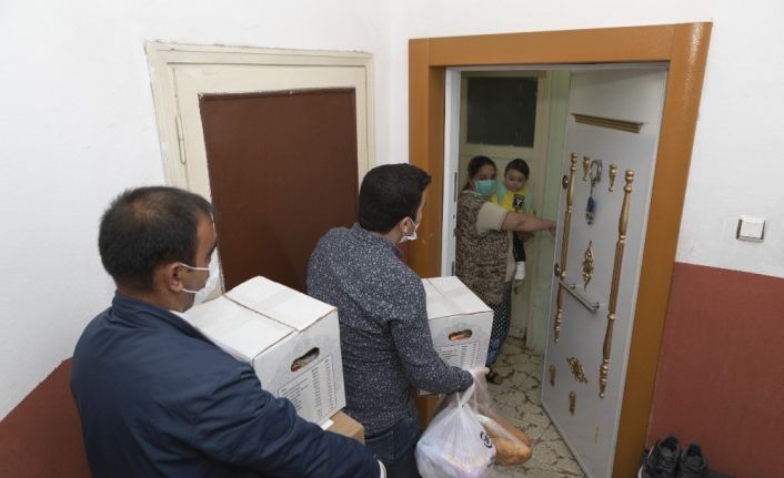 Mersin’de belediye ekipleri yasak sürecinde hizmete devam etti