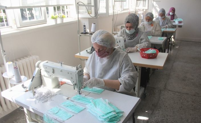 Meslek liseleri maske fabrikası oldu