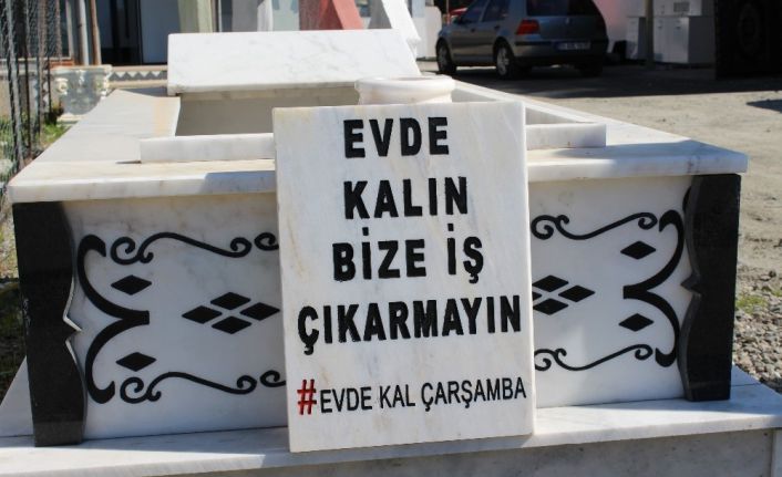 Mezar taşı ile ilginç "Evde Kal" çağrısı: “Evde kalın, bize iş çıkarmayın”
