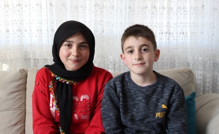 Minik iki kardeşten büyük hareket: Jandarma aracını durdurup harçlıklarını bağışladılar