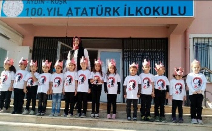 Minik Zeynep’in yüzünü polis ağabeyleri güldürdü