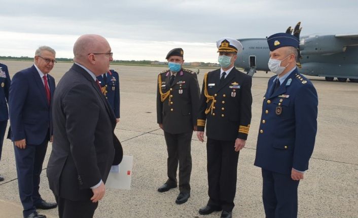 MSB: “Cumhurbaşkanı Erdoğan’ın ABD Başkanı Trump’a yazdığı mektup iletilmek üzere Büyükelçi Serdar Kılıç’a teslim edildi”