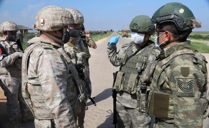 MSB: "Türkiye-Rusya Federasyonu mutabakatı çerçevesinde İdlib’deki M4 karayolunda kara ve hava unsurlarının katılımıyla 6’ncı Türk-Rus Birleşik Kara Devriyesi icra edilmiştir."