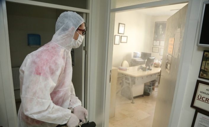 Odunpazarı koronaya karşı Aile Sağlığı Merkezlerini dezenfekte ediyor