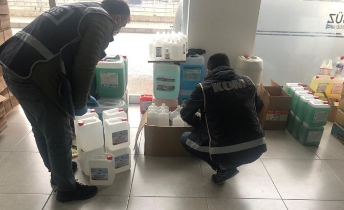 Ordu’da kaçak üretilen el dezenfektanı ve 130 bin maske ele geçirildi