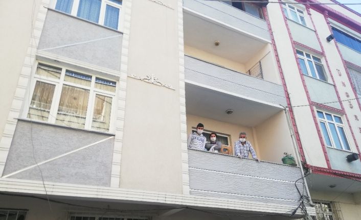 (Özel) Avcılar’da korona virüs testi pozitif çıkan 4 kişilik aile karantinada