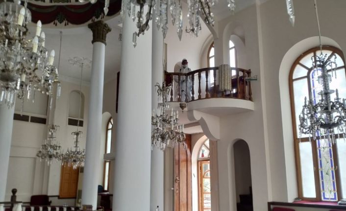 (Özel)  Bursa’daki sinagogda korona virüs temizliği