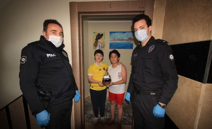 Özel çocuğun doğum günü pastası polisten