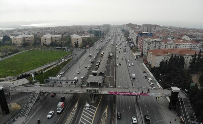 (Özel) E-5 ve metrobüs yollarında kısıtlama sonrası hareketlilik drone ile görüntülendi