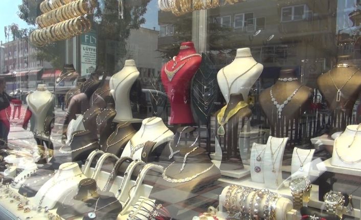 (Özel Haber) Altın rekora koşuyor, vatandaş yastık altındakini bozduruyor