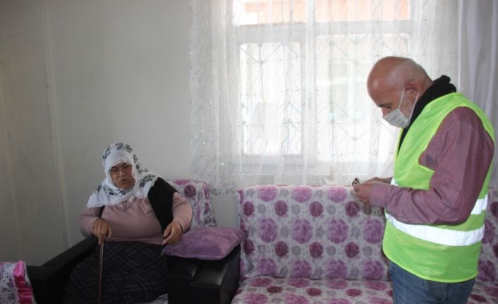 (Özel Haber) Bayram ikramiyesini aldı, Vefa Destek Grubu’nun yardımı ile ’Biz bize yeteriz’ kampanyasına destek oldu