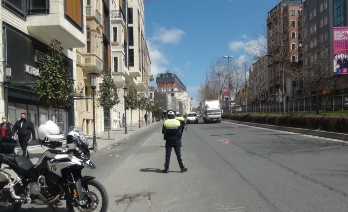 (ÖZEL) Polisten Tarlabaşı Bulvarı’nda korona virüs denetimi