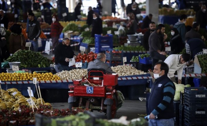 (Özel) Sokağa çıkma yasağı sebebi ile elde kalan ürünler için semt pazarı açıldı