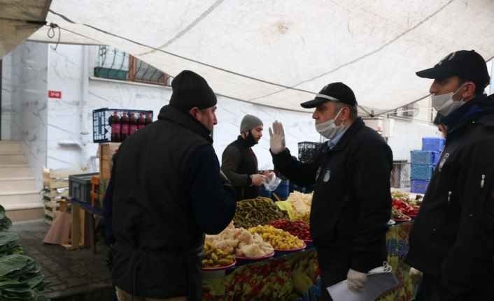 Pazarda 3 metre kuralını ihlal ettiler: 784 TL para cezası kesildi