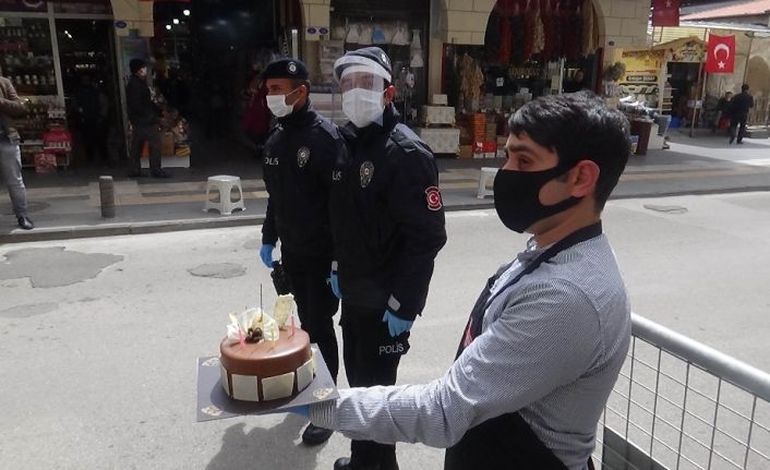 Polislere pastalı teşekkür