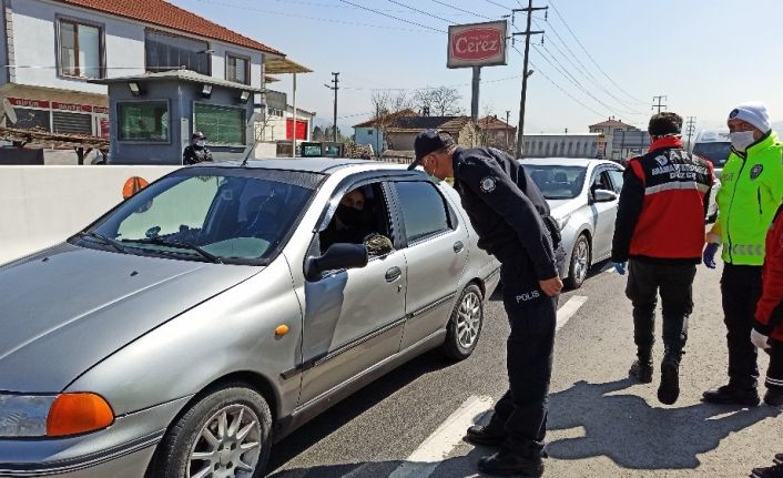 Polislere uygulama noktasında sürpriz yaptı