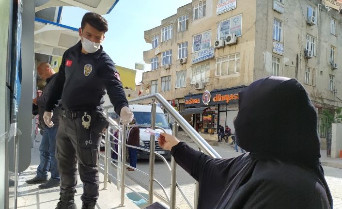 Polisten, Suriyeli vatandaşlara ATM desteği