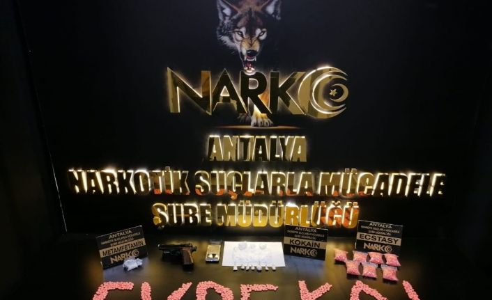 Polisten uyuşturucu operasyonu sonrası ‘Evde Kal’ mesajı