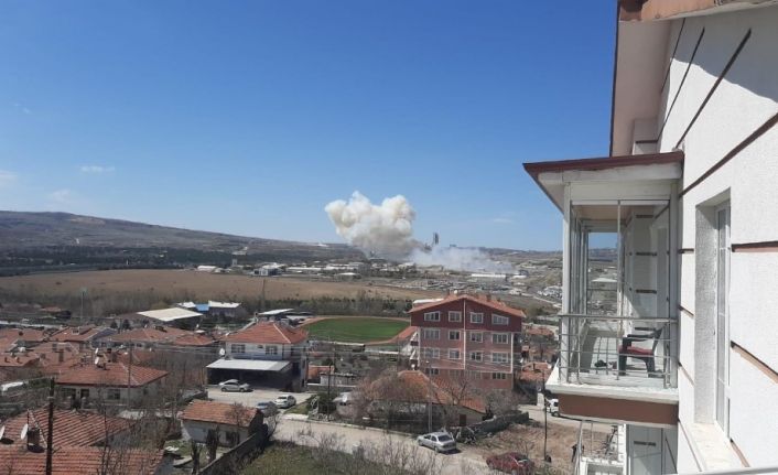 Roketsan’da bir patlama meydana geldi. Patlamada 3 kişinin hafif yaralandığı öğrenildi.