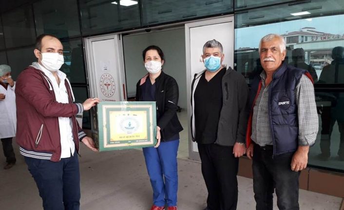 Sağlık çalışanlarına halk eğitimden maske desteği