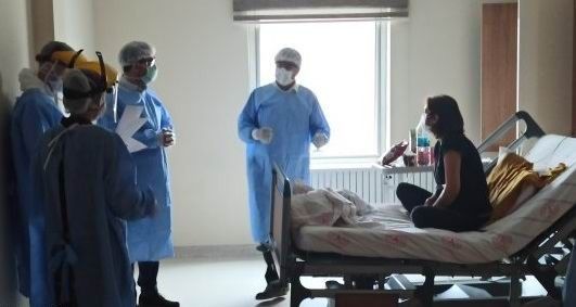 Sağlık Müdürü Sünnetçioğlu’dan korona tedavisi gören hastalara moral ziyareti