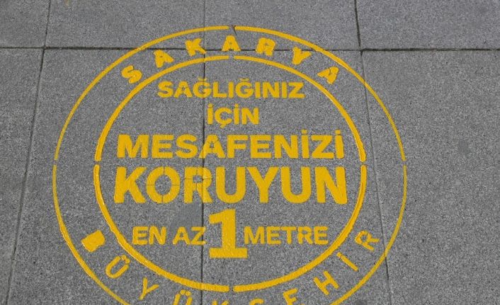 Sakarya Büyükşehir’den yollara çıkartmalı sosyal mesafe uyarısı