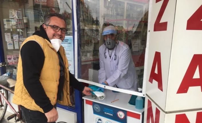 Sakarya’daki eczanelerde ücretsiz maske dağıtımı başladı