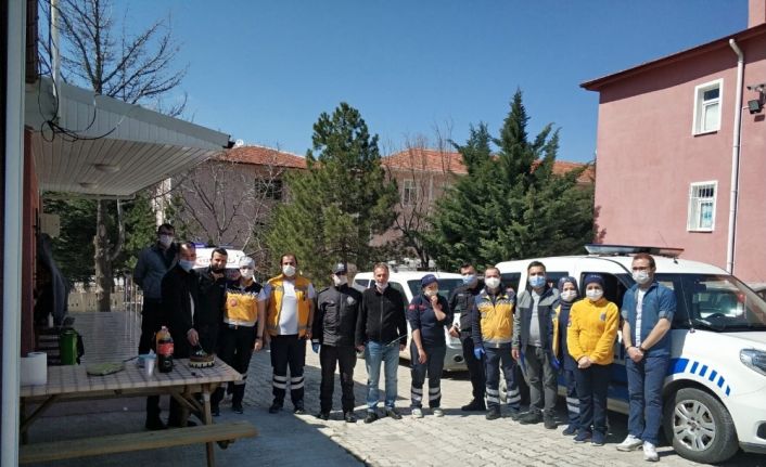 Saldırı kodu ile yardıma çağırdıkları polis ekiplerine sürpriz Polis Haftası kutlaması yaptılar