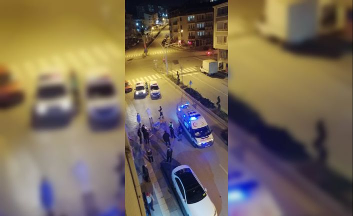Sinir krizi geçiren şahıs polise ve sağlık ekiplerine zor anlar yaşattı