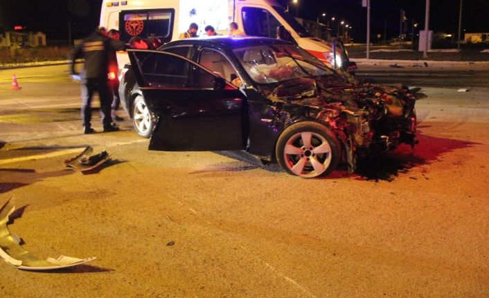 Sivas’ta trafik kazası: polis memuru hayatını kaybetti