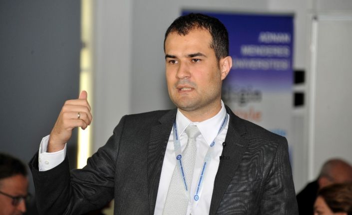 ‘Siyaset Gündeminde Köşe Kapmaca’ piyasaya çıktı