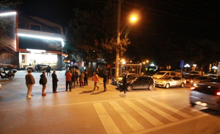 Sokağa çıkma yasağı sonrasında halk fırın ve marketlere akın etti