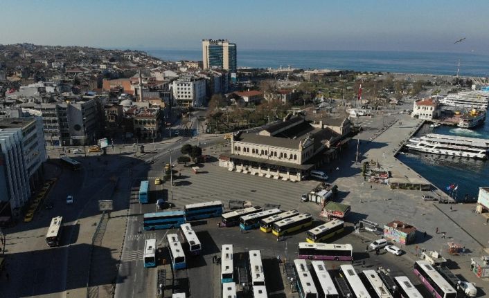 Sokağa çıkma yasağının sona ermesinin ardından Kadıköy Meydanı havadan görüntülendi