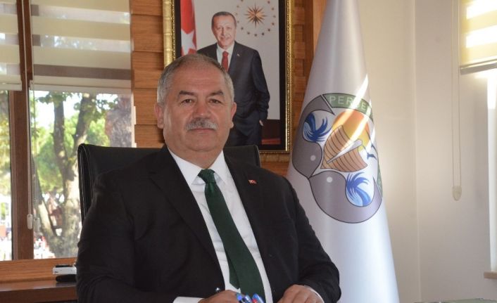 Test sonucu pozitif çıkan belediye başkanı, vatandaşları virüse karşı uyarıyor