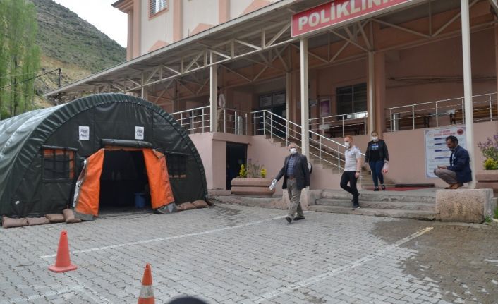 Uludere Kaymakamlığından örnek davranış, taburcu olan hastalar özel araçla evlerine bırakılıyor