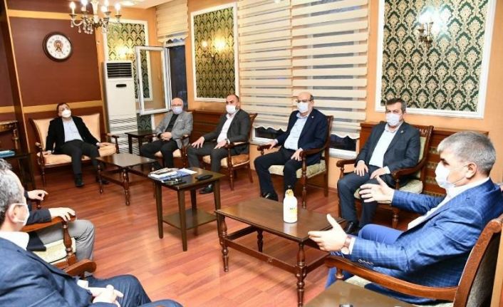 Vali Gürel, siyasi parti başkanları ile korona virüs salgınını değerlendirdi
