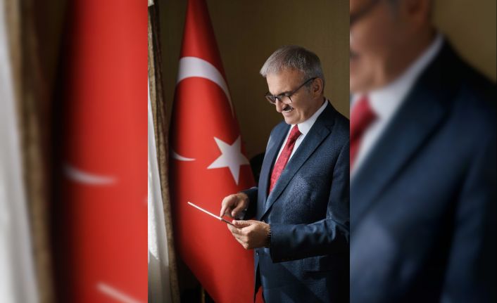 Vali Karaloğlu: “Göğsümüz milli duygularımızla kabardığı sürece balkonlar da bize meydan olur”