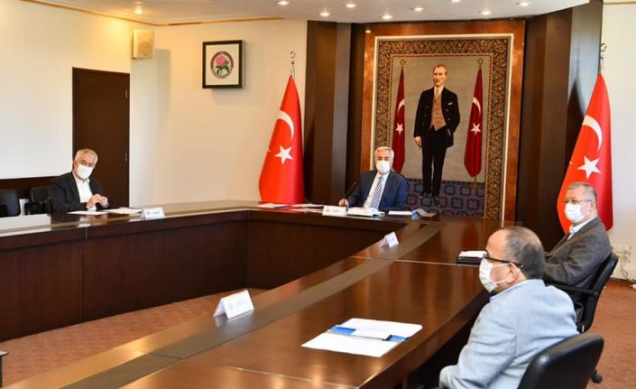 Vali Seymenoğlu’ndan üretici ve esnafa çağrı: “Bu dönemde kâr yapmayı ikinci plana bırakacağız”