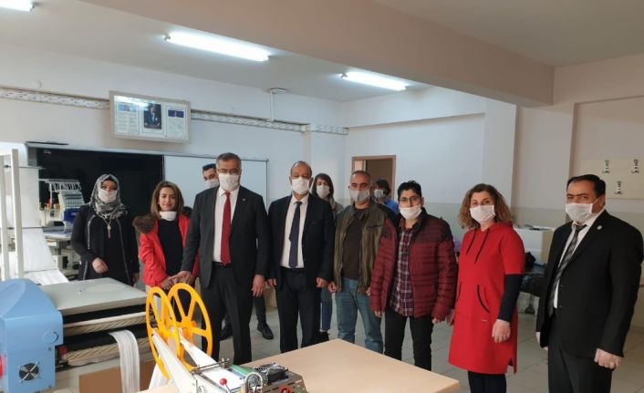 Van’daki meslek liselerinde günde 10 bin maske üretiliyor