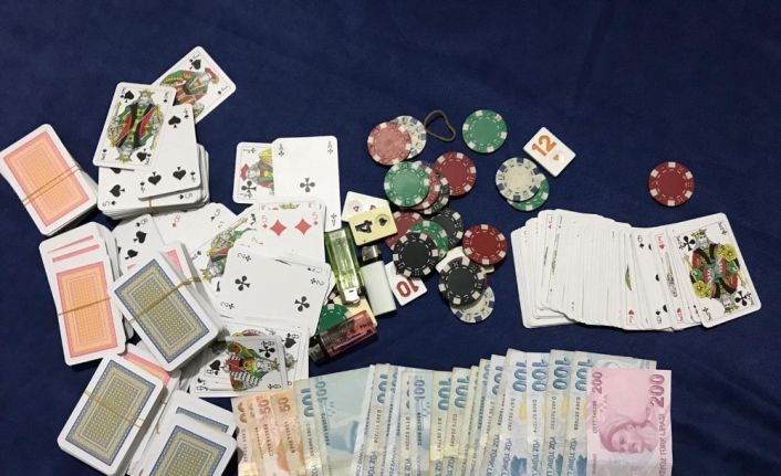 Villaya baskında kumar oynayan 13 kişiye 57 bin 200 TL para cezası